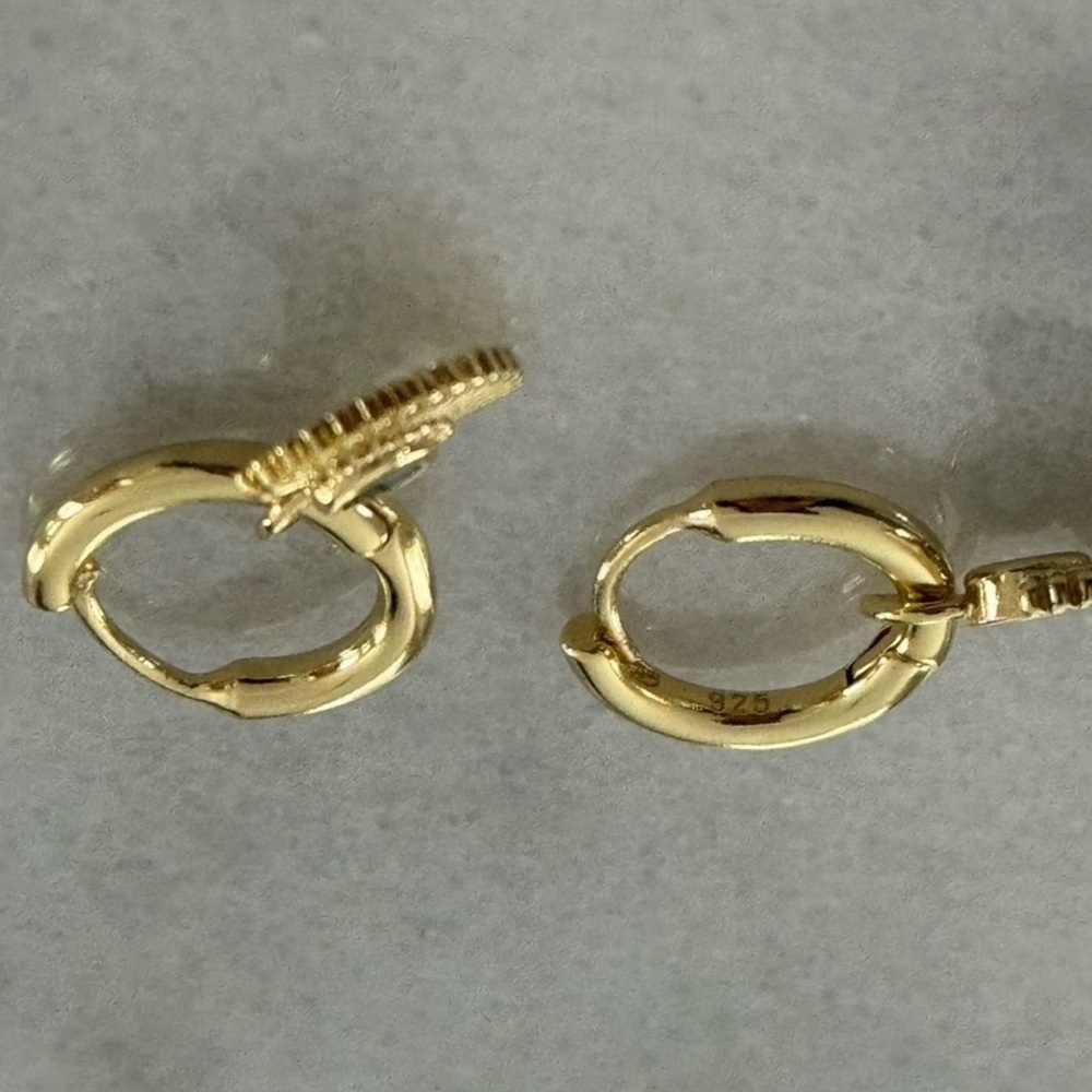 Gold Sun Burst Green Crystal Pendant Huggie Hoop Earrings 

Brand New - Picture 4 of 4